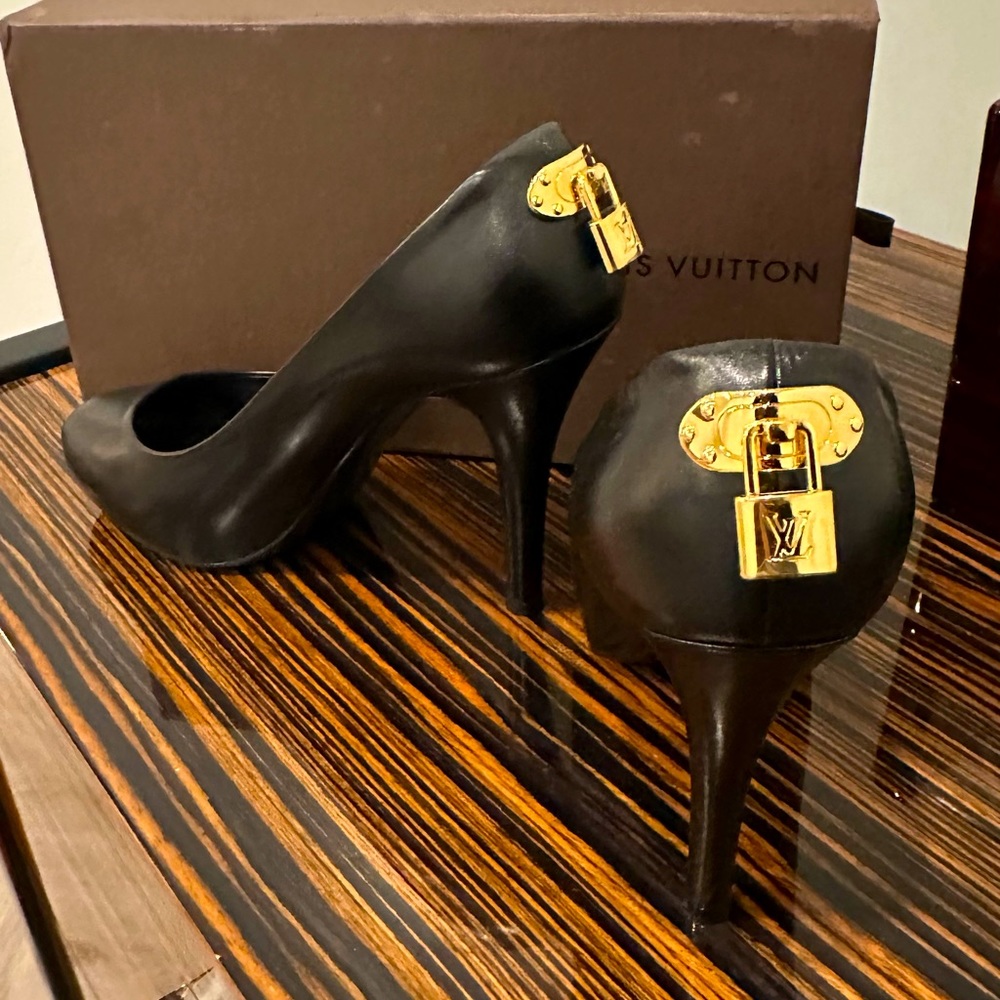 Louis Vuitton original, size 8, absolutely new